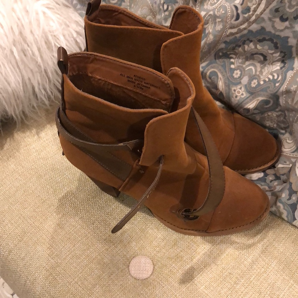 Boston proper 8.5 boots.  Super cute.